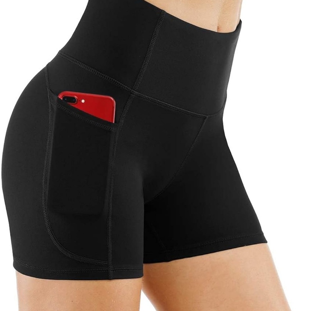High-Waisted Black Women's Shorts with Pocket